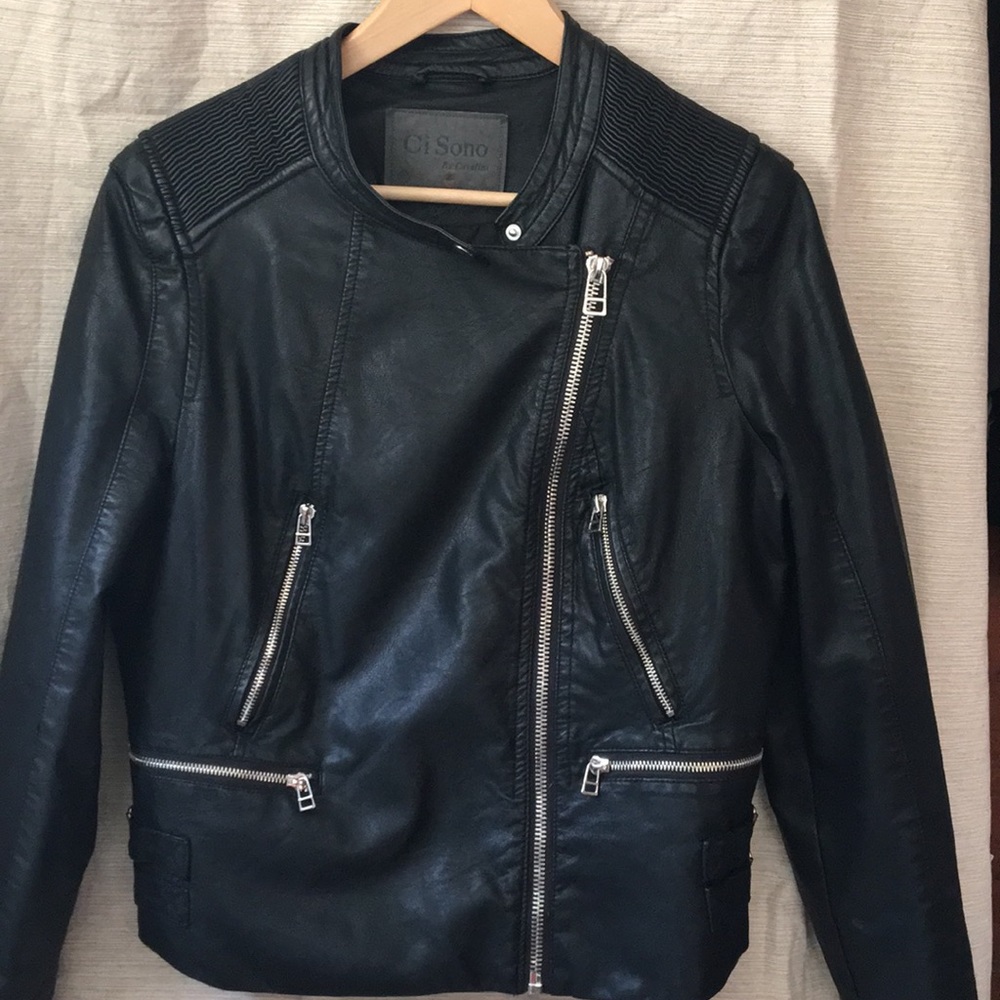⬇️PRICE DROP⬇️ Faux leather jacket size XL